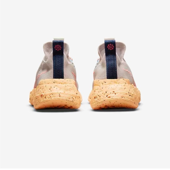 Nike: Space Hippie 01 - Picture 3 of 10